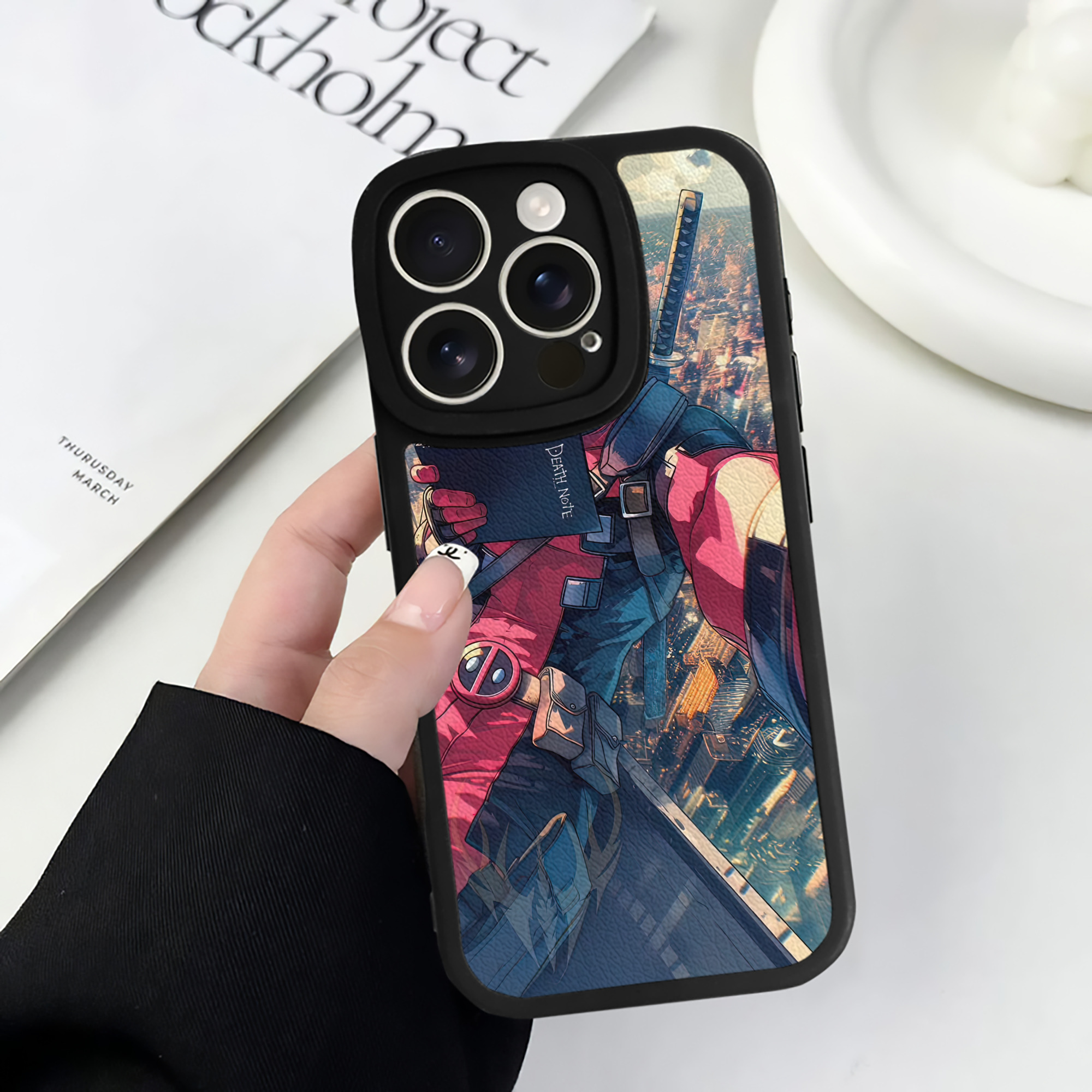 （画像用） Deadpool デッドプール 【iPhone 16シリーズ対応】シリコンスマホケース（レザー調） 材質：シリコン